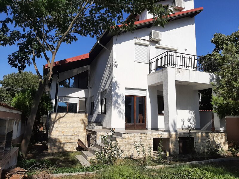 Vila de lux in Baneasa cu 7 camere, 327mp, curte 430mp Clinica Regina Maria