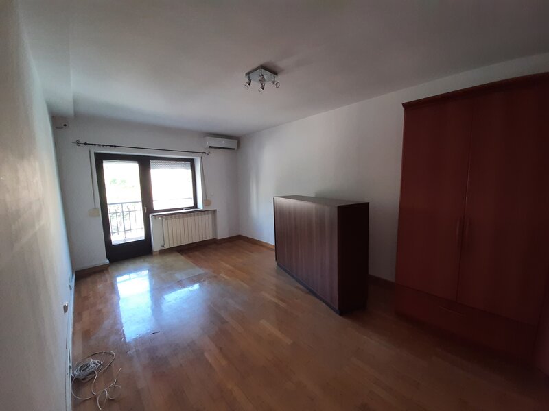 Vila de lux in Baneasa cu 7 camere, 327mp, curte 430mp Clinica Regina Maria