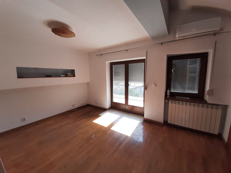 Vila de lux in Baneasa cu 7 camere, 327mp, curte 430mp Clinica Regina Maria