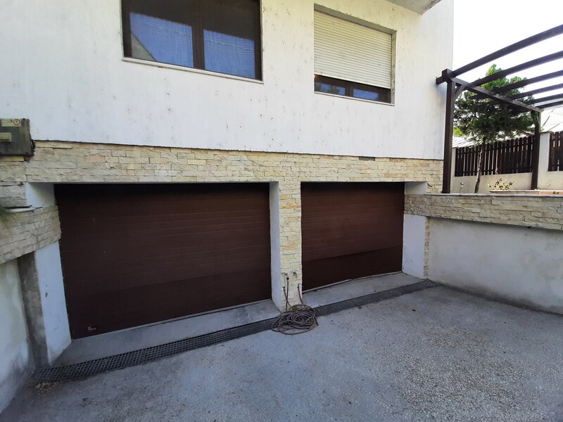 Vila de lux in Baneasa cu 7 camere, 327mp, curte 430mp Clinica Regina Maria