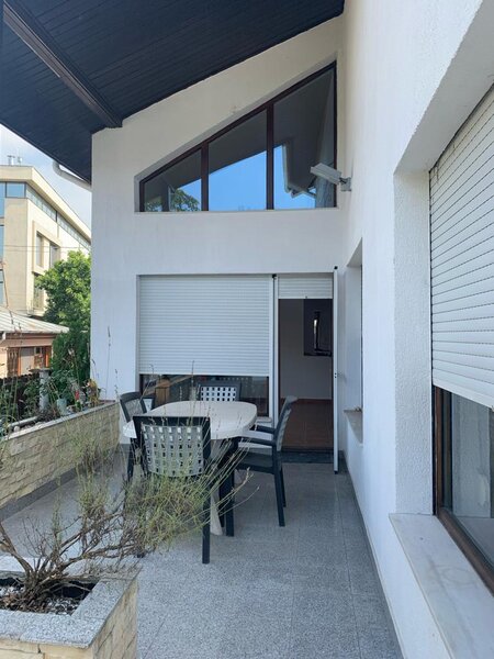 Vila de lux in Baneasa cu 7 camere, 327mp, curte 430mp Clinica Regina Maria