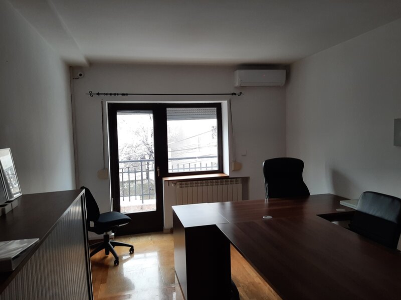 Vila de lux in Baneasa cu 7 camere, 327mp, curte 430mp Clinica Regina Maria